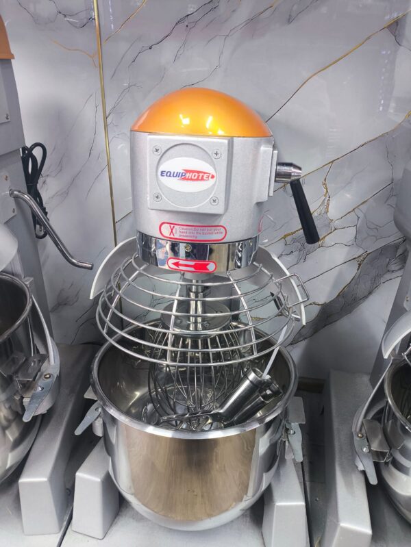 Batidora Cap. 20lts Con 3 Accesorios En Acero Inox